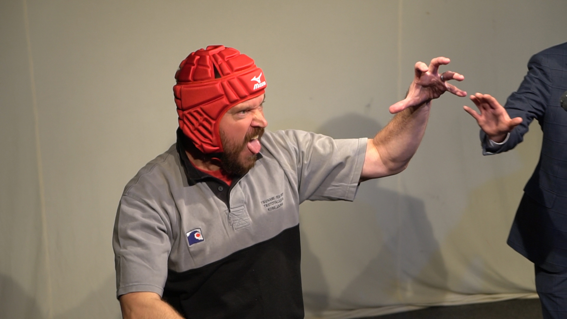 Japan Times reporter Andrew McKirdy tries to perform a haka during the show. A New Zealander in the audience later described the effort as being 'a touch enthusiastic.' | CHISATO TANAKA