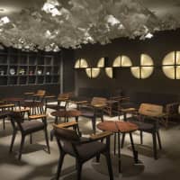 Atelier Oi\'s lamps and mobiles at Enso Ango\'s Tomi II location in Kyoto | TOMOOKI KENGAKU
