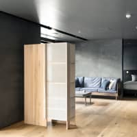 De Intuitiefabriek and Soma’s sugi (Japanese cedar) cabinet at Hamacho Hotel’s Tokyo Craft Room in Nihonbashi | MOMOKO JAPAN