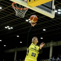 Shibuya guard Morihisa Yamauchi shoots a layup in the fourth quarter of Sunday\'s game against Akita at Aoyama Gakuin University Memorial Hall. The Sunrockers beat the Northern Happinets 69-62. | B. LEAGUE