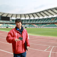 Keisuke Matsubayashi, of business planningn division of Shizuoka Stadium Ecopa, instructs reporters about the venue, which will be used for this fall\'s Rugby World Cup in mid-February. | KAZ NAGATSUKA