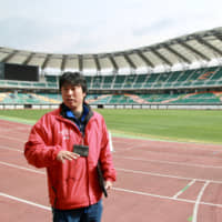 Keisuke Matsubayashi, of business planningn division of Shizuoka Stadium Ecopa, instructs reporters about the venue, which will be used for this fall\'s Rugby World Cup in mid-February. | KAZ NAGATSUKA