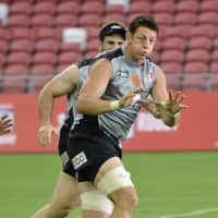 Luke Thompson participates in a practice session with the Sunwolves on Friday night in Singapore. | KYODO