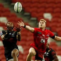The Sunwolves\' Shane Gates (right) and the Sharks\' Lukhanyo Am vie for the ball during their game on Saturday in Singapore. | REUTERS