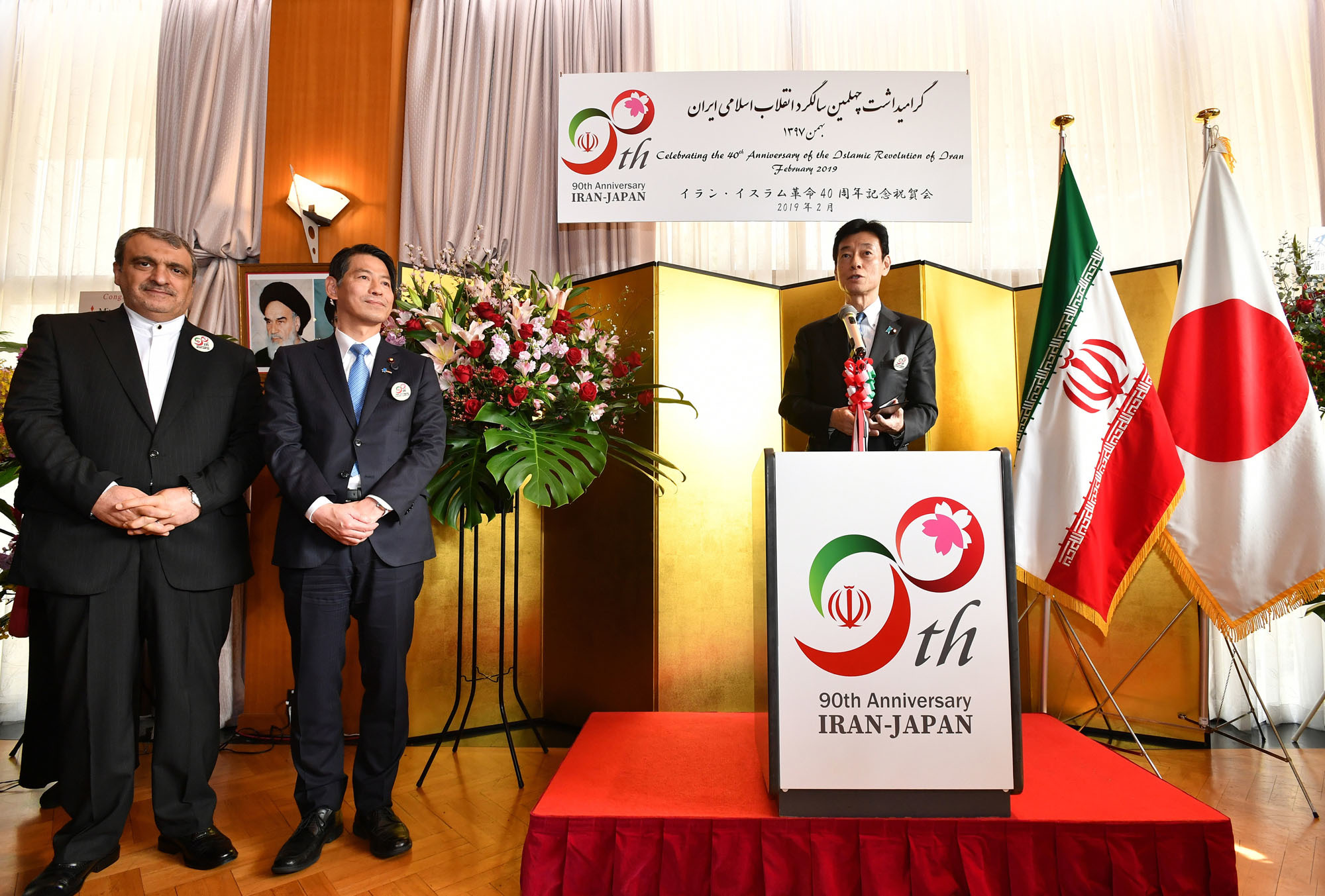 Deputy Chief Cabinet Secretary Yasutoshi Nishimura (right) and Parliamentary Vice-Minister for Foreign Affairs Kenji Yamada (center) offer their congratulations to Iranian Ambassador Morteza Rahmani Movahed during a reception to celebrate the 40th anniversary of Iran's victory in the Islamic Revolution at the ambassador's residence on      Feb. 7. yoshiaki miura | 
