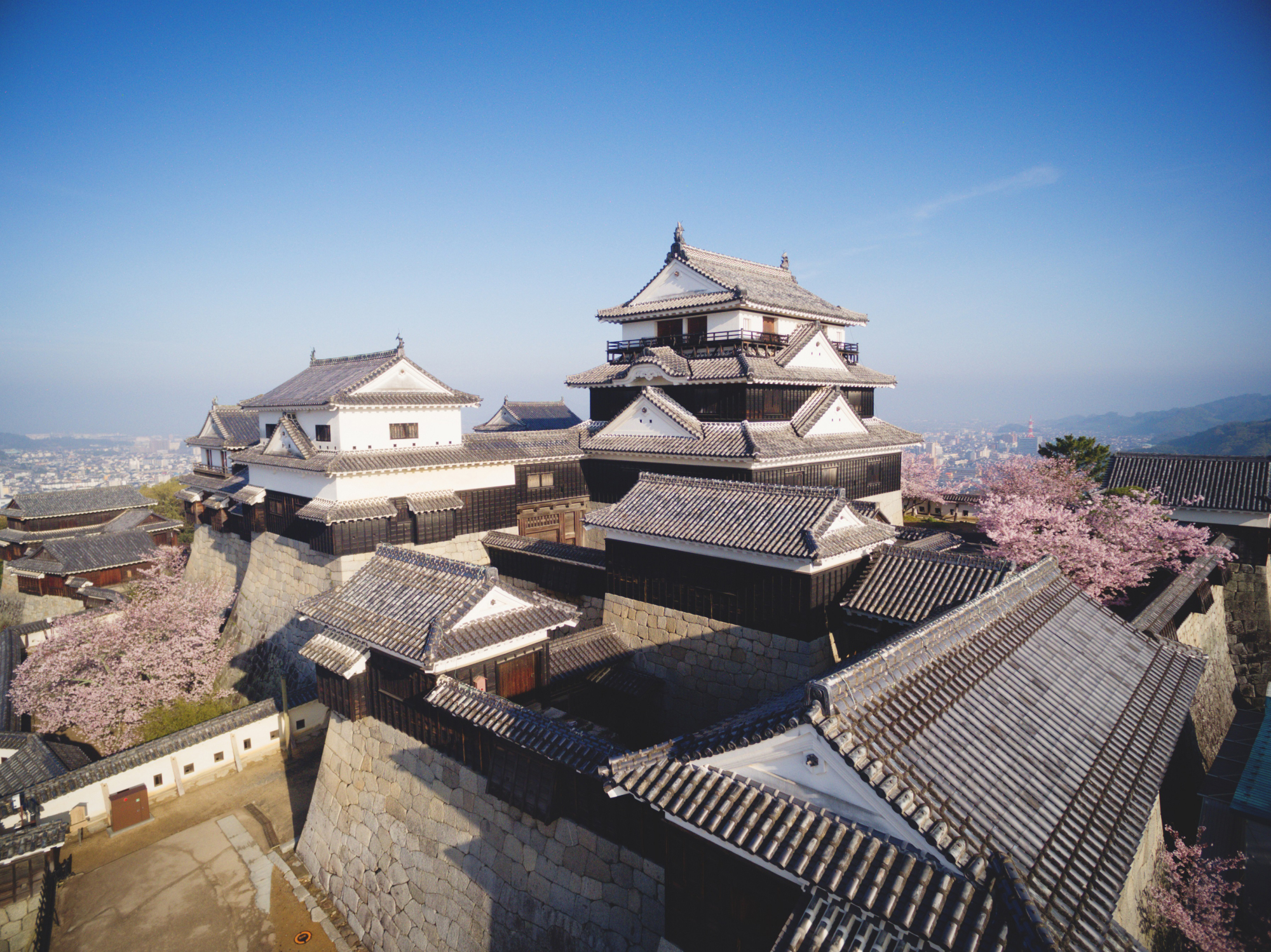 Matsuyama Castle is located in the heart of the city on top of Mount Katsuyama. | CITY OF MATSUYAMA