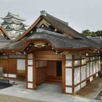 The Hommaru Palace and the Nagoya Castle donjon. | NAGOYA CASTLE GENERAL ADMINISTRATION OFFICE