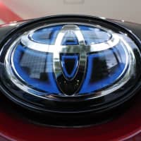 Toyota Motor Corp. is reportedly considering offering Suzuki Motor Corp. a hybrid system for global sales and enhancing a joint car development project for India. | KYODO