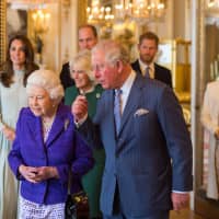 Britain royals (from left) Catherine, Duchess of Cambridge; Queen Elizabeth II; Prince William, Duke of Cambridge; Camilla, Duchess of Cornwall;  Prince Charles, Prince of Wales; Prince Harry, Duke of Sussex; and Britain\'s Meghan, Duchess of Sussex, attend a reception to mark the 50th Anniversary of the investiture of The Prince of Wales at Buckingham Palace in London on Tuesday. | AFP-JIJI