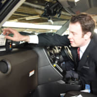 Taxi driver Alex Lipson of Hinomaru Kotsu Co. starts his shift.  | SATOKO KAWASAKI