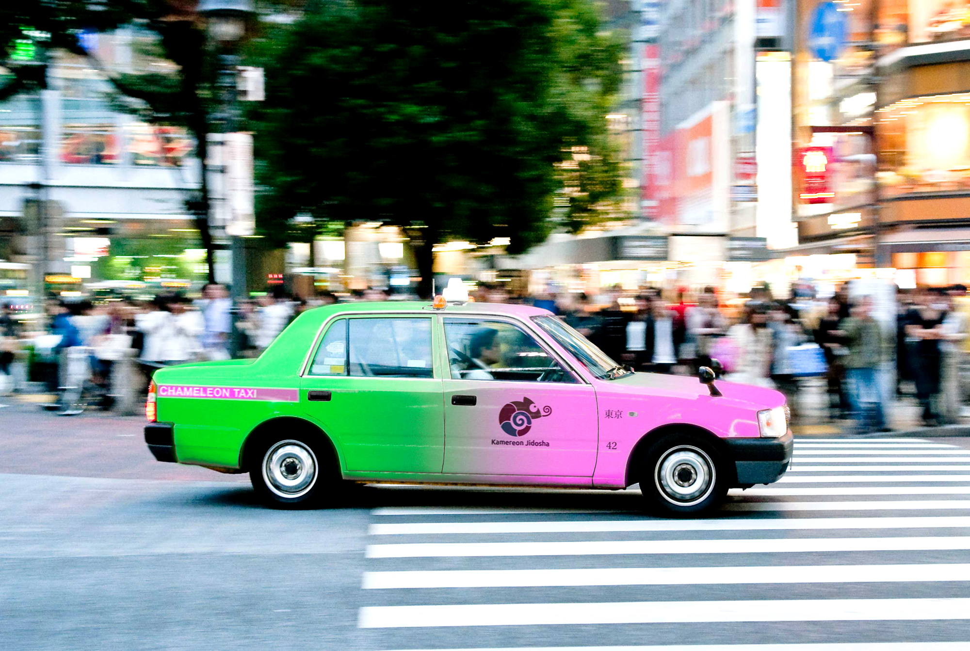 With taxis that change color to indicate their status, Kamereon Jidosha K.K. is hoping to stand out among the competition in Tokyo. | GETTY IMAGES / THE JAPAN TIMES