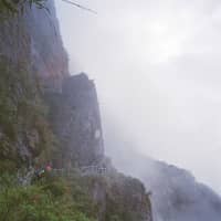 Watch your step: The Zhuilu Old Road takes you along a 500-meter path that runs 700 meters above the gorge below, and with few concessions to safety. | CHRIS RUSSELL