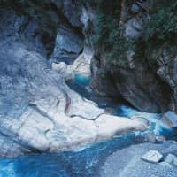 Learn your geological history: The park\'s numerous trails allow you to get up close to Taroko Gorge\'s stunning scenery, carved out slowly over the course of millennia. | CHRIS RUSSELL