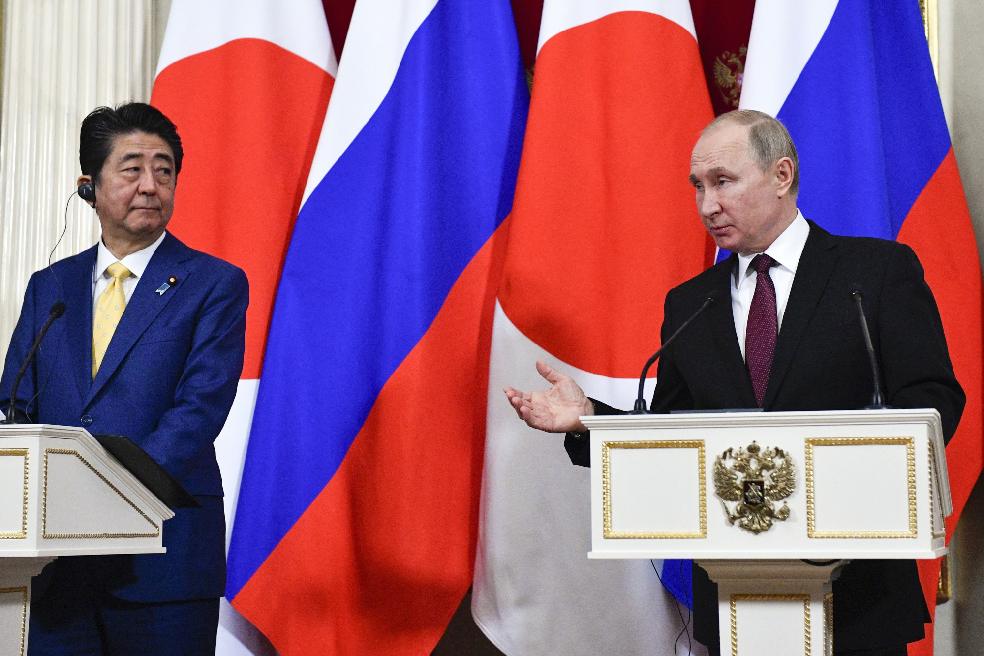 Prime Minister Shinzo Abe and Russian President Vladimir Putin hold a joint news conference in Moscow on Jan. 20 following talks that focused on the territorial dispute. | AP