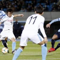 Kengo Nakamura shoots during the first half of Frontale\'s Asian Champions League match against Sydney FC on Wednesday in Kawasaki. | KYODO