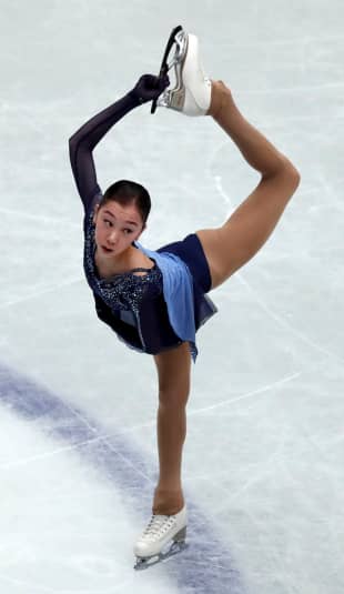 Elizabet Tursynbaeva is in third place with 75.96 points after the women