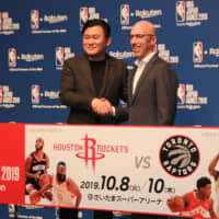 Rakuten CEO Hiroshi Mikitani and NBA Asia managing director Scott Levy pose for photos at a Tokyo news conference on Tuesday announcing the NBA\'s return to Japan. | KAZ NAGATSUKA