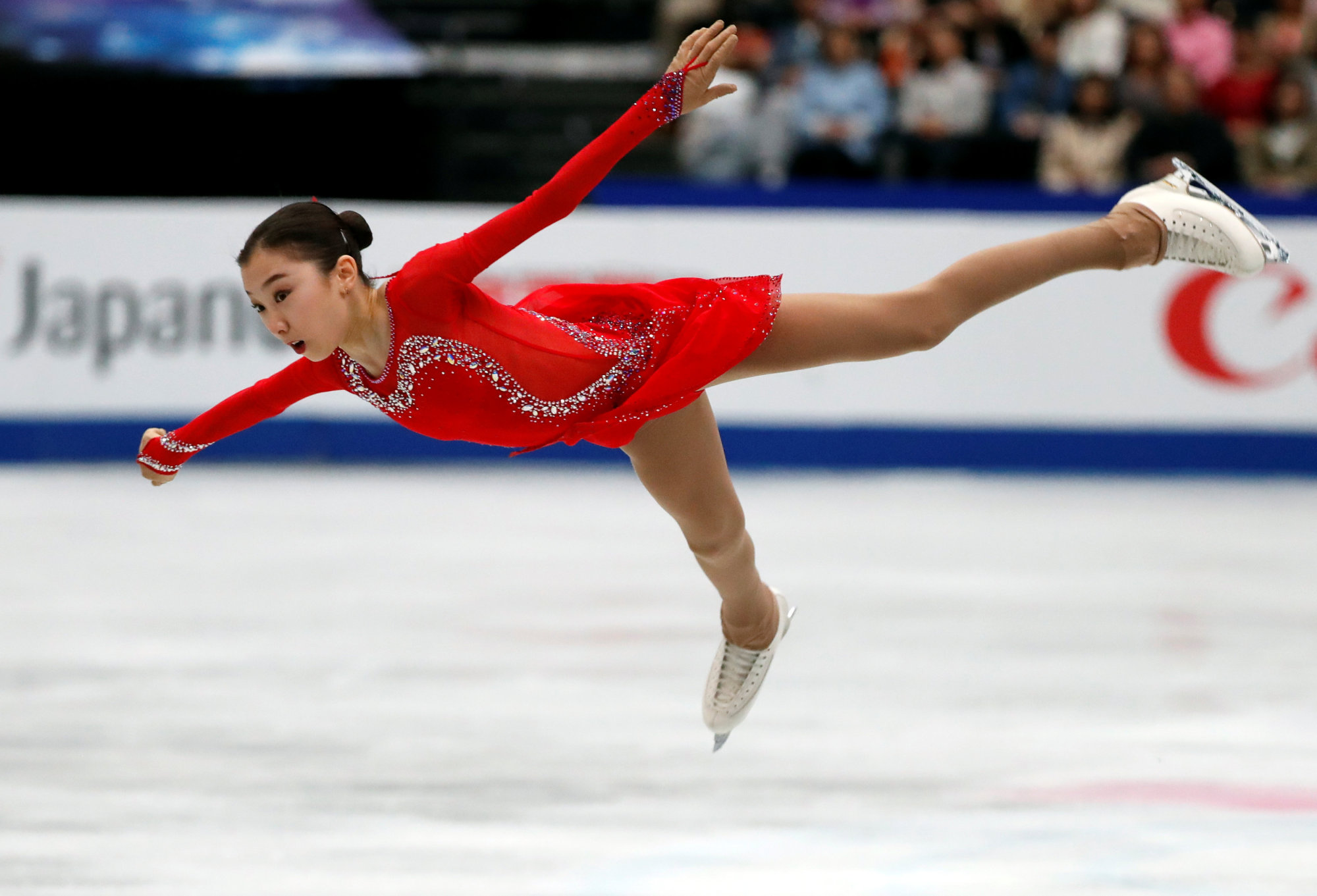 Alina Zagitova captures world title; Japan's skaters finish