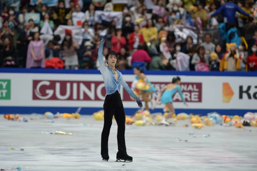 Hanyu salutes the crowd as 