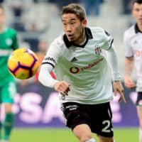 Besiktas\' Shinji Kagawa chases the ball on Sunday in Istanbul. | KYODO