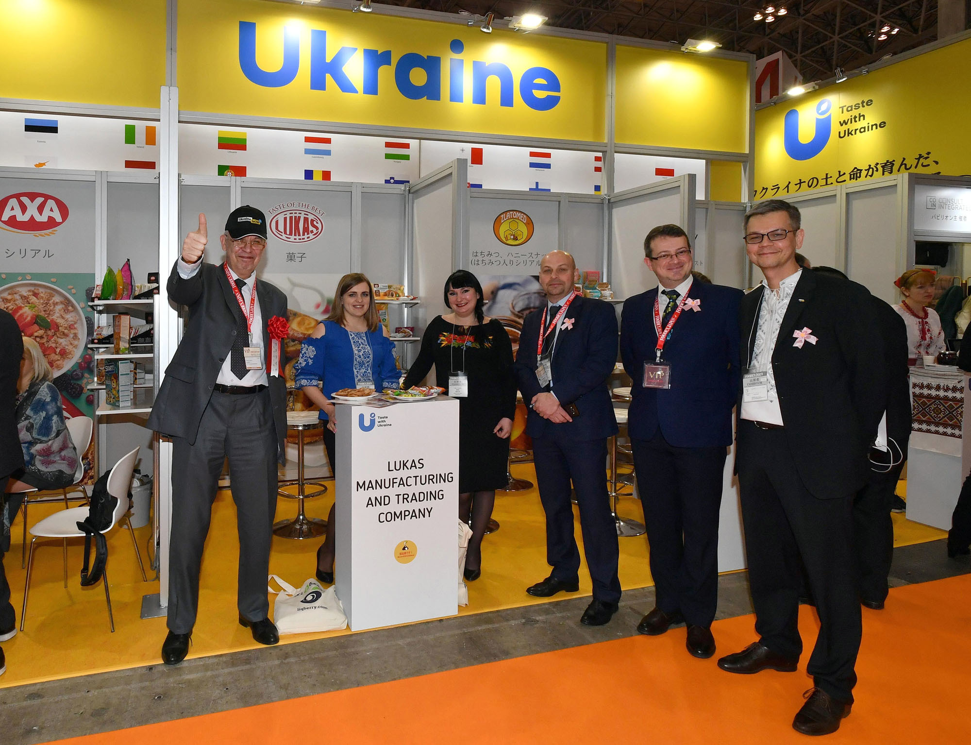 Ukrainian Ambassador Ihor Kharchenko (far left) and staff promote Ukrainian produce at the event. |  YOSHIAKI MIURA