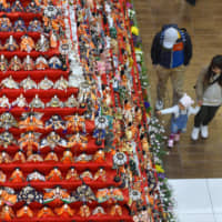 Over 2,600 hina dolls are displayed at the Konosu Bikkuri Hina Matsuri (Konosu Surprising Doll Festival) on Friday at Konosu City Hall in Saitama Prefecture. The city has a tradition of making the dolls, which are put on show ahead of Girls\' Day on March 3. | SATOKO KAWASAKI