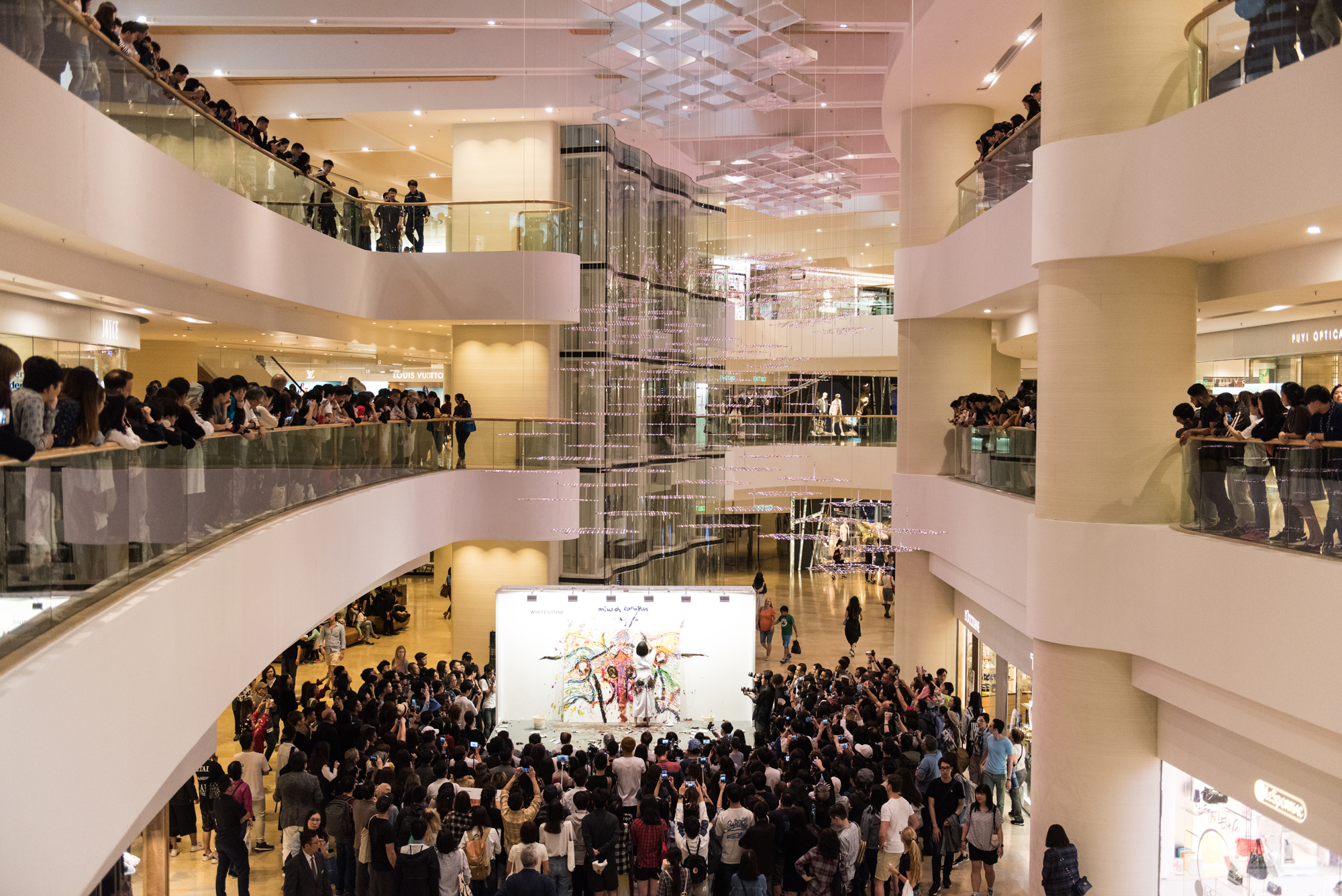 Around 1,000 spectators attend a live painting performance by contemporary artist Miwa Komatsu at Hong Kong’s Pacific Place on March 30. | TATSUYA AZUMA