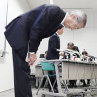 IHI Corp. President Tsugio Mitsuoka bows in apology during a news conference in Tokyo on March 8 over improper inspections of airplane engines in the past two years. | KYODO