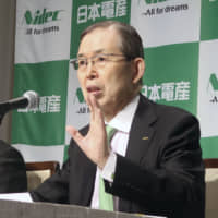 Nidec Corp.\'s chairman Shigenobu Nagamori (right) speaks at a news conference in Tokyo on Tuesday. | KYODO
