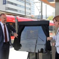 Australian Capital Territory Chief Minister Andrew Barr and Transport Minister Meegan Fitzharris unveil the plaque for a new light rail system on Thursday in central Canberra. | KYODO