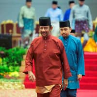 Brunei\'s Sultan Hassanal Bolkiah leaves after speaking at an event in Bandar Seri Begawan Wednesday. The sultan called for Islamic teachings in the country to be strengthened as strict new sharia punishments, including death by stoning for gay sex and adultery, were due to come into force the same day. | AFP-JIJI