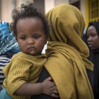 Sudanese refugees, who fled from the clashes between forces loyal to the internationally recognized Government of National Accord (GNA) and forces loyal to strongman Khalifa Haftar, rest at a school in Libya\'s capital Tripoli on Wednesday. | AFP-JIJI