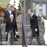 Emperor Akihito visits the tomb of his father at the Musashino Imperial Graveyard in Hachioji, western Tokyo, on Tuesday. | KYODO