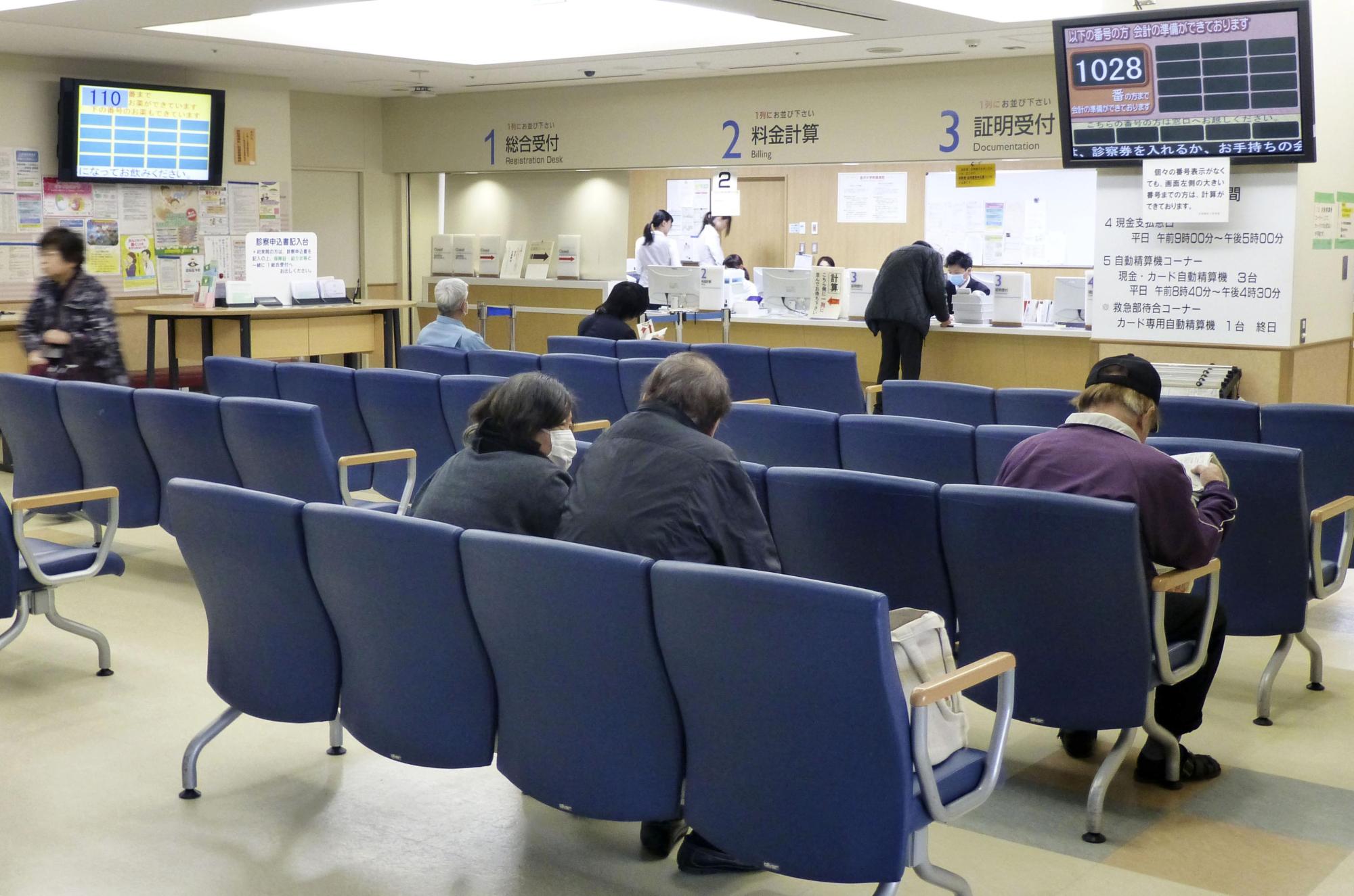 Patients wait to see doctors at Kanazawa University Hospital in Kanazawa, Ishikawa Prefecture. | KYODO