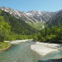 Startlingly clear: Kamikochi\'s Azusa River. | TOM FAY
