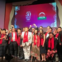 Restaurateurs assemble: Winning chefs take to the stage for the seventh Asia\'s 50 Best Restaurants award. | ROBBIE SWINNERTON