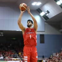 Chiba\'s Josh Duncan takes a shot during the fourth quarter of the Jets\' win over Toyama on Sunday at Funabashi Arena. | B. LEAGUE