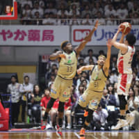 Ryukyu\'s Ira Brown (left) and Takatoshi Furukawa defend Nagoya\'s Shuto Ando in Game 3 of the B. League Championship quarterfinals on Monday in Okinawa City. The Golden Kings defeated the Diamond Dolphins 67-43 to win the series. | AFP-JIJI