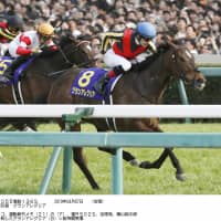 Gran Alegria races to victory in Sunday\'s Oka Sho at Hanshin Racecourse. | KYODO