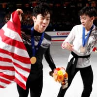 Winner Nathan Chen (left) and third-place finisher Vincent Zhou celebrate with their medals following the men\'s competition at the World Championships on March 23 in Saitama. The two skaters will represent the United States in the World Team Trophy, which begins on Thursday in Fukuoka. | REUTERS