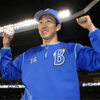 BayStars hurler Shinichi Onuki celebrates his first career victory on Thursday at Koshien Stadium. Onuki tossed five innings of one-run ball as Yokohama defeated the Hanshin Tigers 5-2. | KYODO