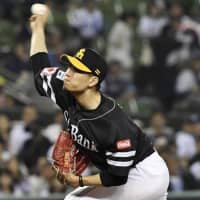 Hawks right-hander Kodai Senga fires a pitch in Friday\'s game against the Lions at MetLife Dome. | KYODO