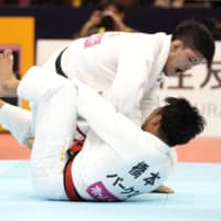 Shohei Ono (above) defeats Soichi Hashimoto in the final of the men\'s 73-kg class at the national invitational weight class judo championships in Fukuoka on Sunday. | KYODO