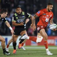 The Sunwolves\' Warren Vosayaco runs with the ball during the team\'s match against the Hurricanes on April 19 at Prince Chichibu Memorial Rugby Ground. | AFP-JIJI