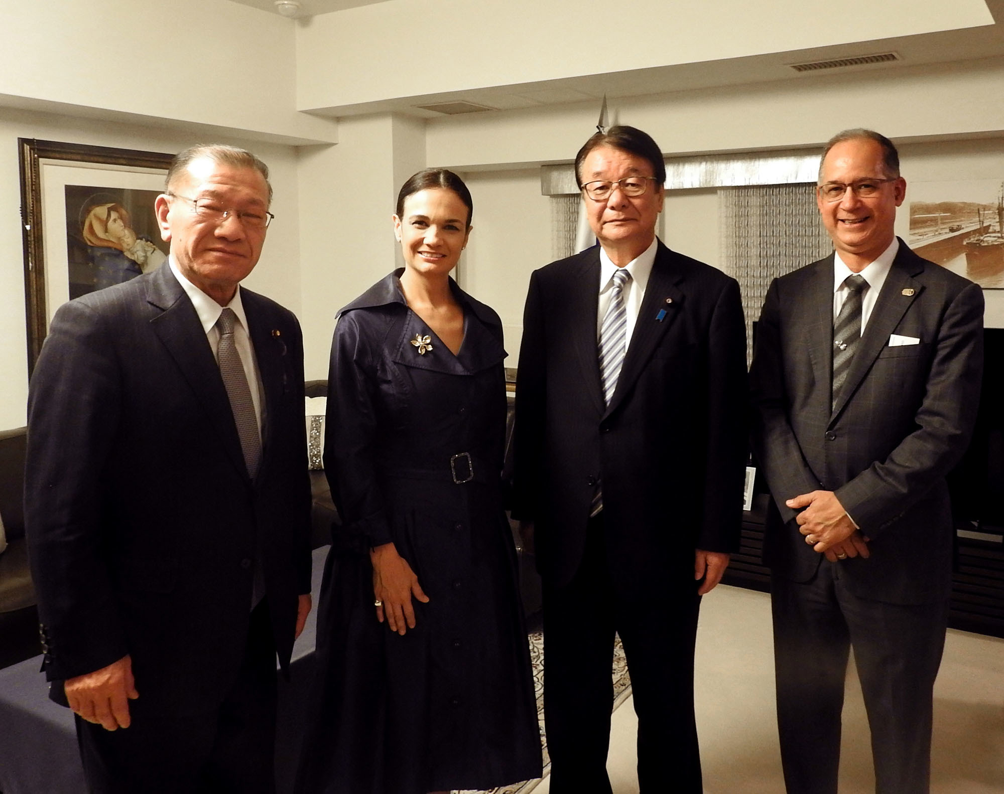 Vice-President and Minister of Foreign Affairs of Panama Isabel De Saint Malo de Alvarado (second from left) poses with (from left) Minister of State for Okinawa and Northern Territories Affairs Mitsuhiro Miyakoshi; National Public Safety Commission Chairman and Minister of State for Disaster Management Junzo Yamamoto; and Panamanian Ambassador Ritter Diaz at a cocktail reception hosted at the ambassador's residence on March 20. |  COURTESY OF THE PANAMA EMBASSY
