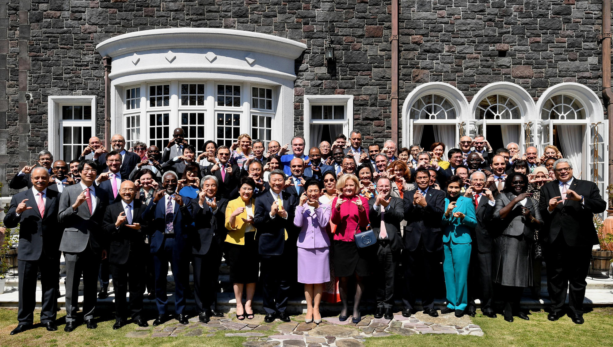 Princess Takamado (front row, center), who is posing as if she is holding a camera, joins Bansarn Bunnag (front row, seventh from left), Thai ambassador and executive committee chairperson of the annual 'Japan Through Diplomats' Eyes'' photo exhibition, and representatives from 67 countries at a luncheon hosted at the Thai ambassador's residence to promote the event. This year, the exhibition's theme is ''Reflections on the Heisei Era: Through Diplomats' Eyes.'' | YOSHIAKI MIURA