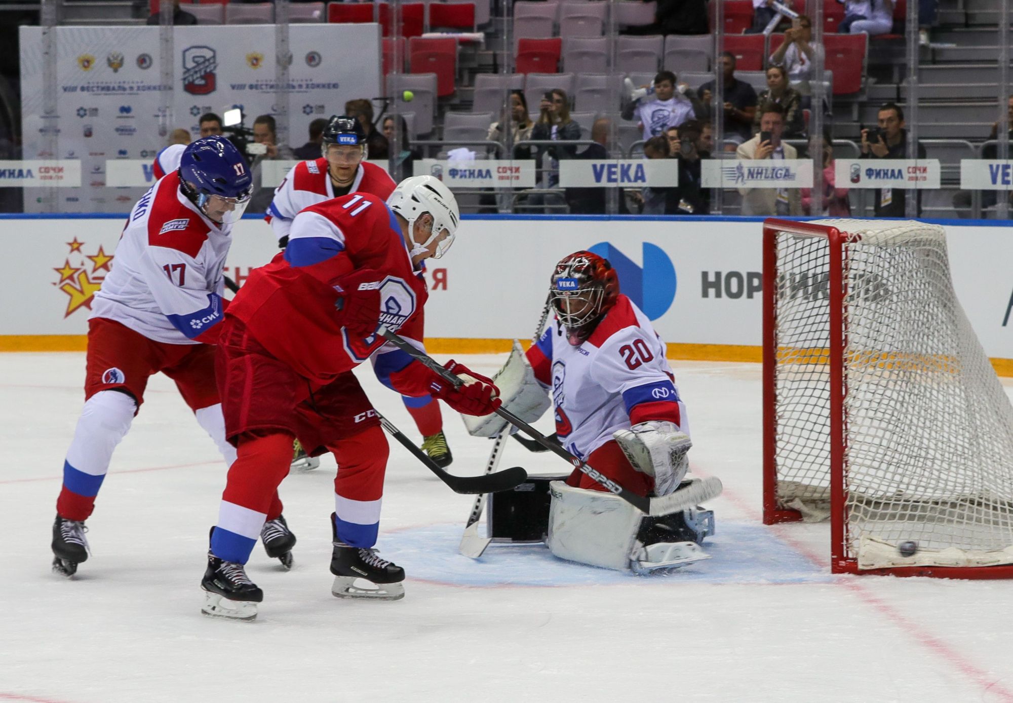 Putin puts his skates on for NHL, scores 8 goals (VIDEO) — RT