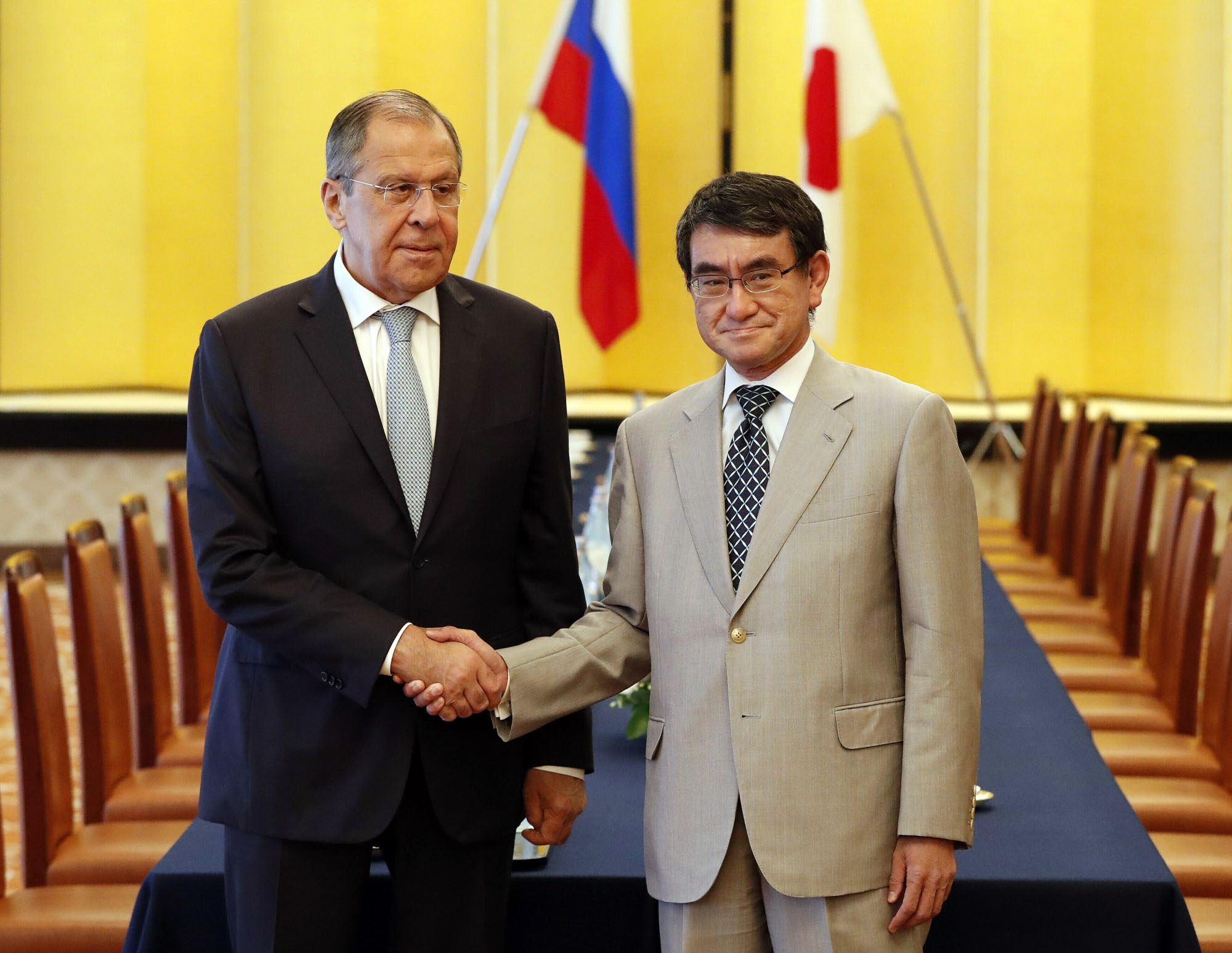 Foreign Minister Taro Kono meets with his Russian counterpart, Sergey Lavrov, for talks at the Iikura Guest House in Tokyo on Friday. | AP