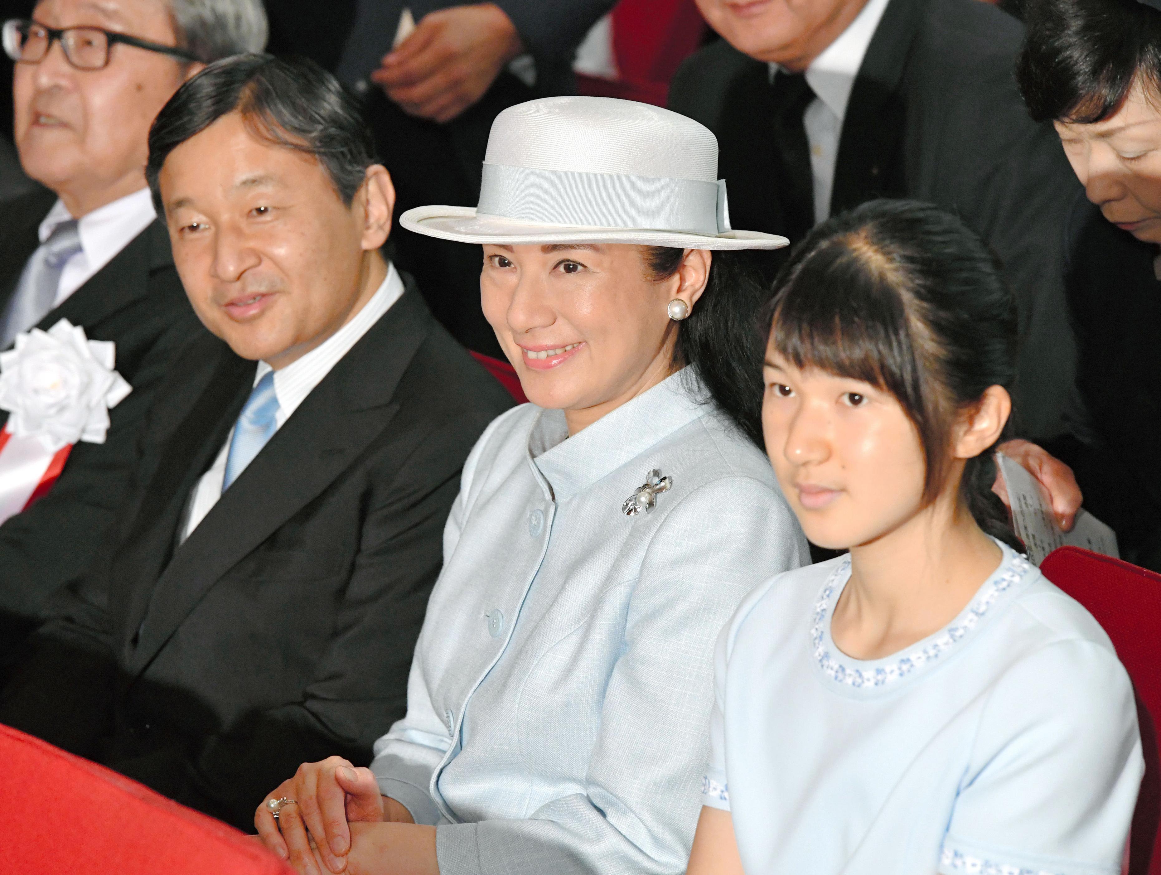 Emperor Naruhito, Empress Masako and Princess Aiko attend an event in Tokyo’s Chiyoda Ward in August 2016.  | POOL / VIA KYODO