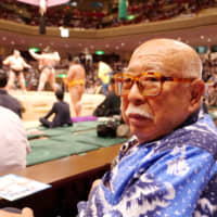 Kenzo Furushima, an 83-year-old sumo enthusiast, talks Friday about his concerns regarding U.S. President Donald Trump\'s upcoming visit to the Summer Grand Sumo Tournament in Tokyo. | CHISATO TANAKA
